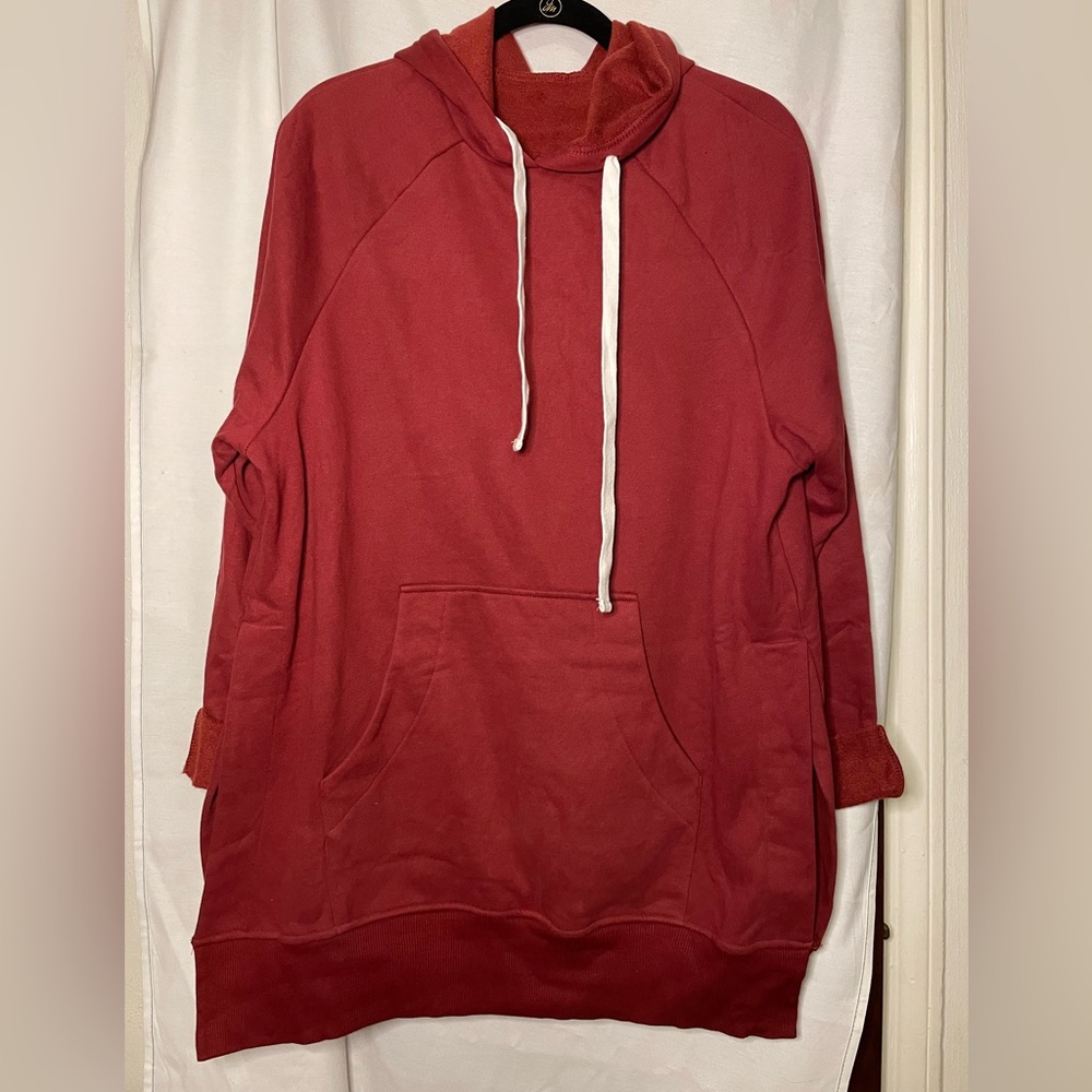 NWOT no brand Red Oversized Hoodie w Kangaroo Pocket Wide Side Slits No Size M?